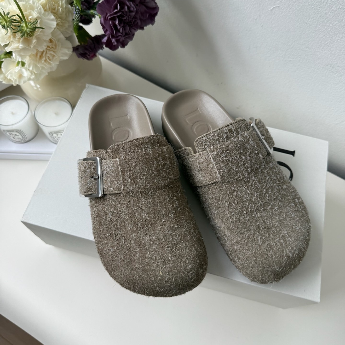 로에베 25SS  EASE 버클 뮬 샌들 블로퍼 슬리퍼