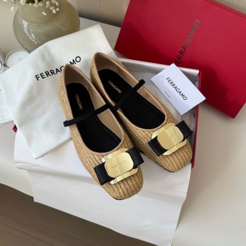 페라가모 25ss 바리나 라피아 발레 플랫 슈즈