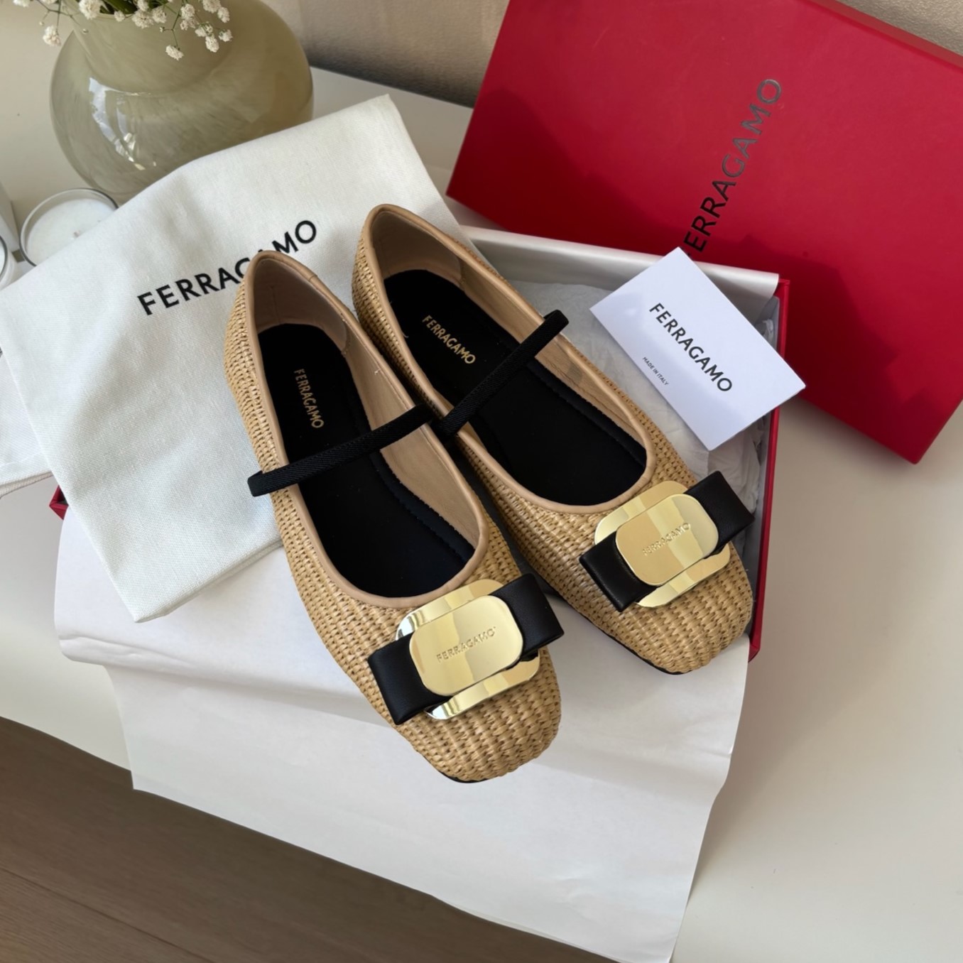 페라가모 25ss 바리나 라피아 발레 플랫 슈즈